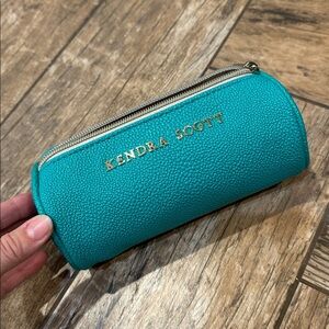 Kendra Scott EVERYDAY TRAVEL BAG TEAL FAUX stingray leather